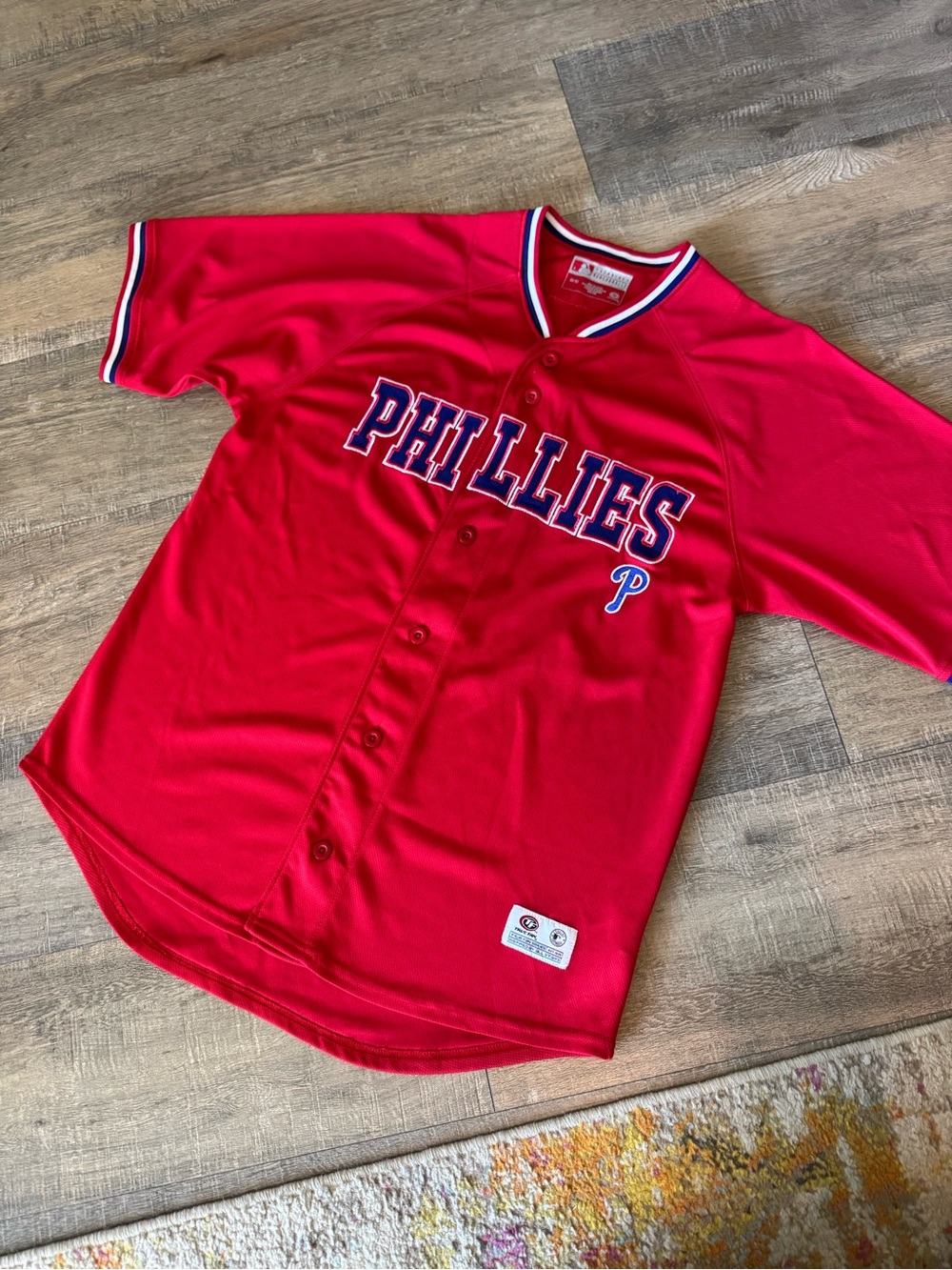 Philadelphia Phillies MLB Medium Red Button-Up Jersey